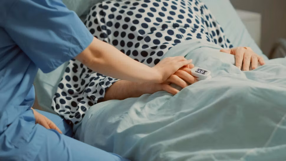 Alertă pentru turiștii din Grecia: O boala rară a ucis deja o persoană și a pus în carantină zeci de oameni