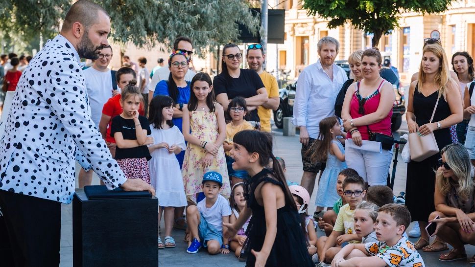 Evenimente de weekend. Spectacole de animație, acrobații și ateliere pe Calea Victoriei VIDEO