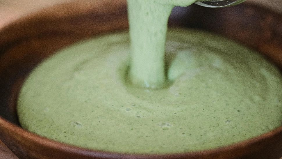 Supă rece de avocado. Rețeta care te va cuceri vara aceasta