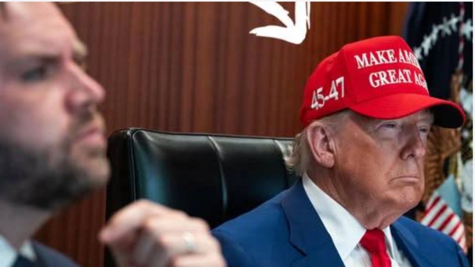 O nouă conspirație legată de Donald Trump îi pune pe jar pe americani. Totul a pornit de la un detali dintr-o fotografie - FOTO