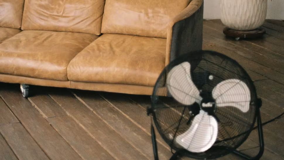 Cum să-ți răcorești casa în doar 3 minute fără aer condiționat: Trucul viral care circulă pe internet