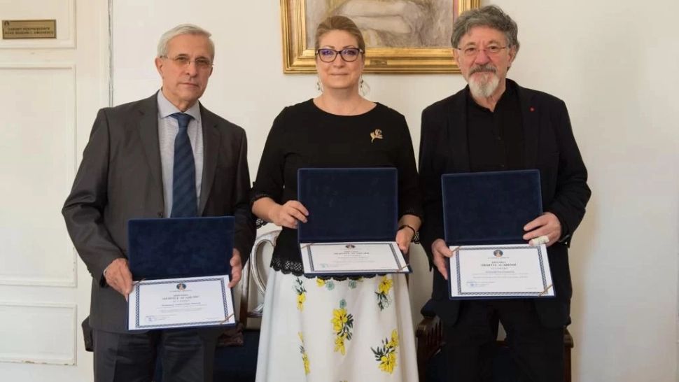 Șefa timbrelor, salariu de 25.000 de lei și pensie de 10.000, în timp ce Romfilatelia înregistrează pierderi de 2 milioane