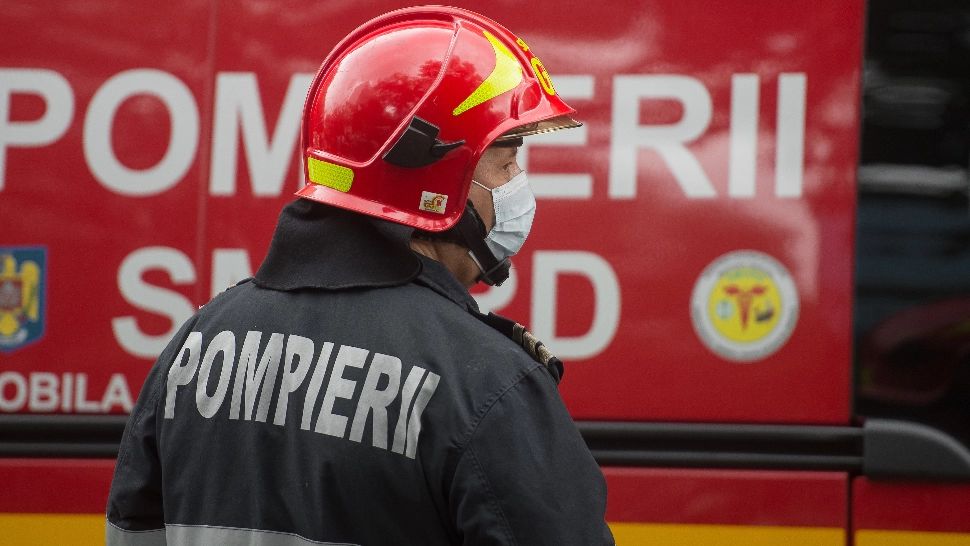 Incendiu masiv în județul Giurgiu! Un bărbat și-a pierdut viața noaptea trecută