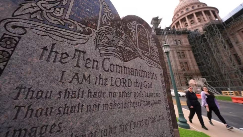 Un judecător a blocat o lege din Texas care impunea afișarea celor Zece Porunci biblice în școli