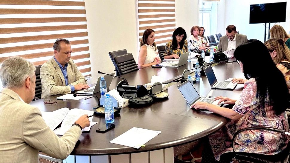 Salariile ANRE, ASF și ANCOM, tăiate cu 30%, iar schema de personal redusă semnificativ. Ce prevede planul de austeritate pentru instituțiile cu salarii uriașe