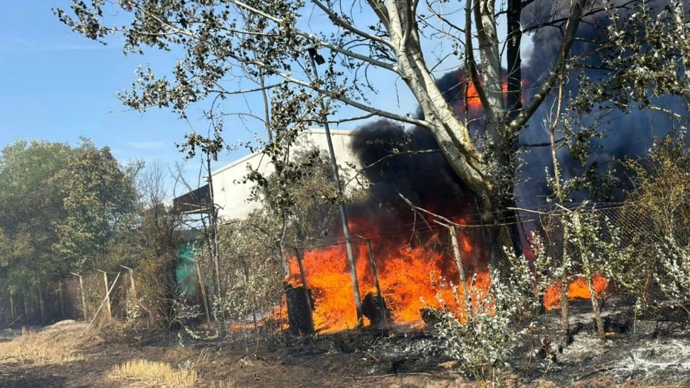 O roată de camion care a explodat pe E70 a provocat un incendiu de proporții lângă Alexandria