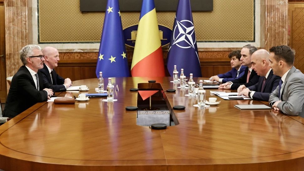 Guvernul, sub lupa agenției care decide ratingul de țară. Bolojan, întrevedere cu reprezentanții Moody's ca să explice echilibrarea bugetului