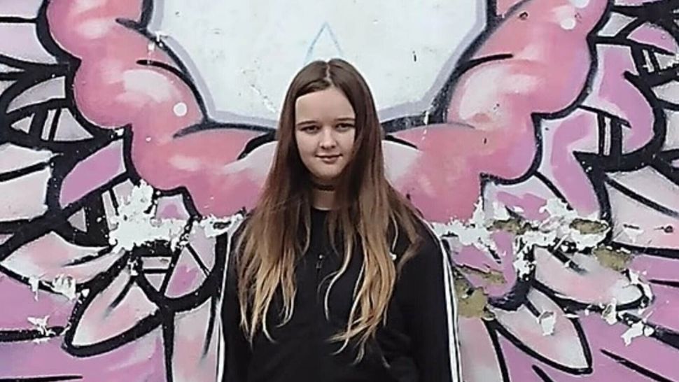 Sfârșit terifiant pentru o tânără de 15 ani. Lucy a murit după ce a mâncat pizza și chips-uri, apoi a intrat în apă să înoate