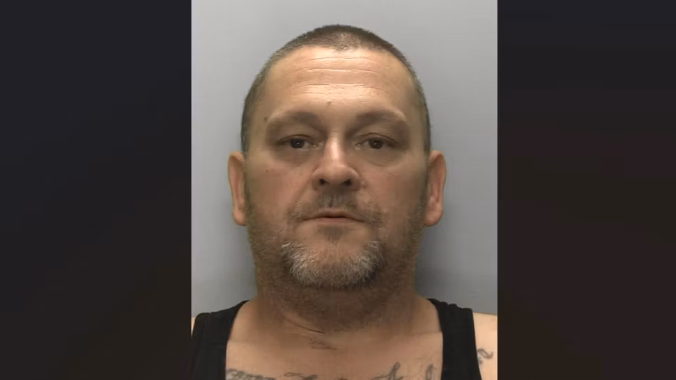 Groază în Marea Britanie: un bărbat a locuit doi ani cu trupul neînsuflețit al fostei partenere ascuns sub o pătură