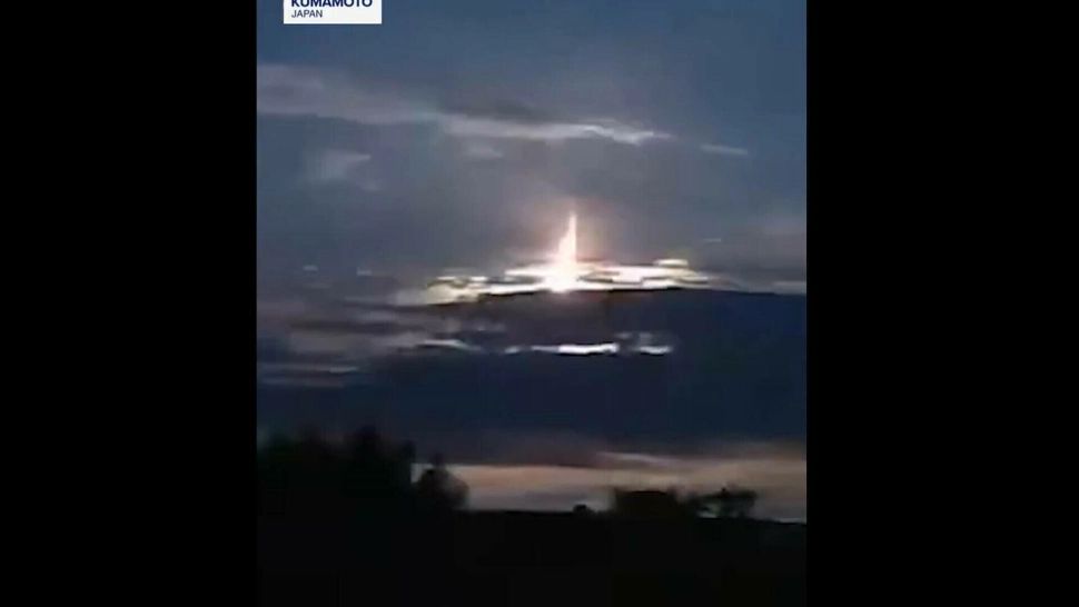 Spectacol pe cerul Japoniei: o „minge de foc” a făcut din noapte zi