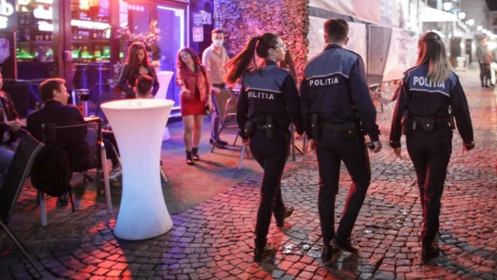 Atac armat în centrul Bucureștiului! Un bărbat a deschis focul în fața unui club, apoi a fugit! Poliția, în stare de alertă maximă