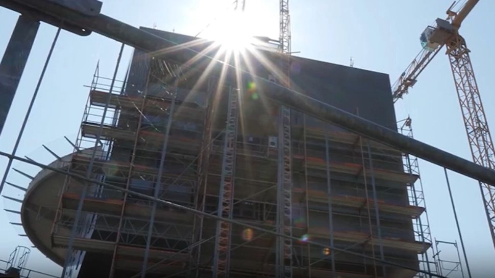  Drama muncitorilor români din Germania: nu și-au primit salariile, la doi ani după ce au construit un spital. Oamenii sunt disperați