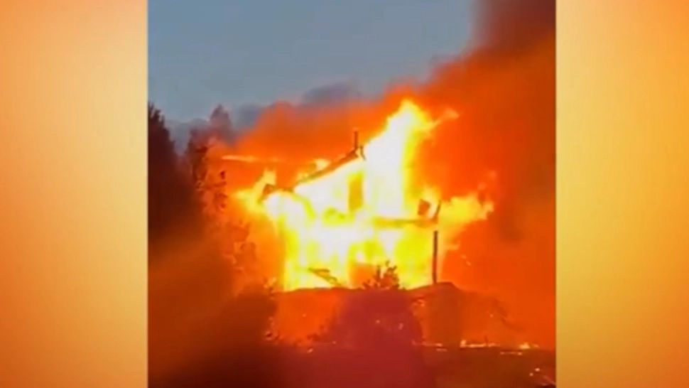 Incendiu devastator la o pensiune din Râșnov: clădirea a fost mistuită de flăcări