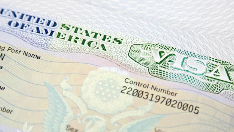 SUA i-ar putea lăsa fără vize pe cei care se bucură de moartea lui Charlie Kirk. Ce formatori de opinie din România riscă să fie luați în vizor?