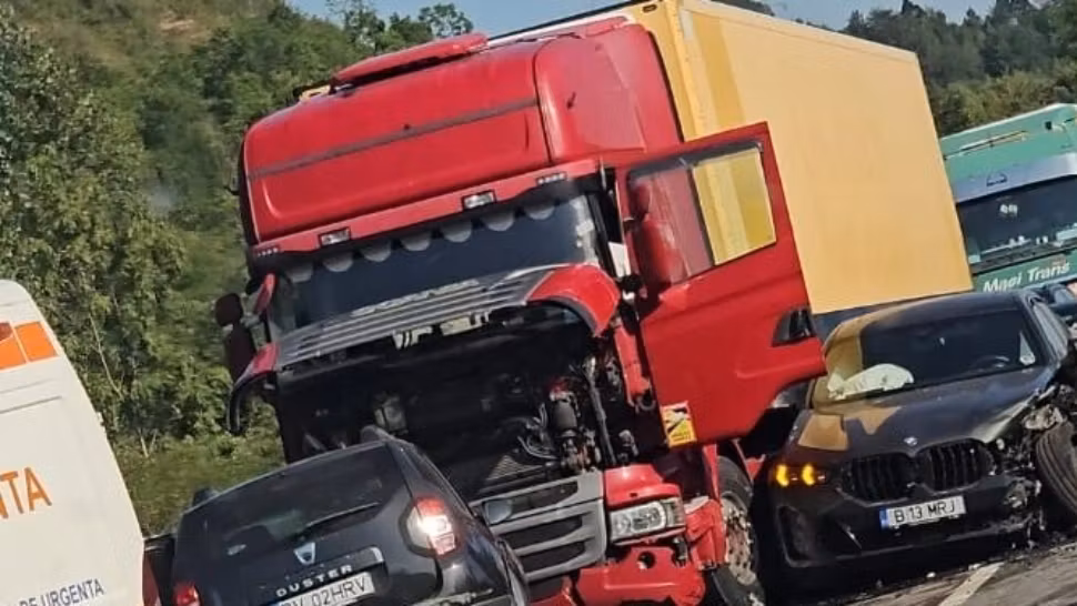 Coliziune în lanț pe DN1, la Comarnic – patru persoane rănite, trafic restricționat spre Brașov