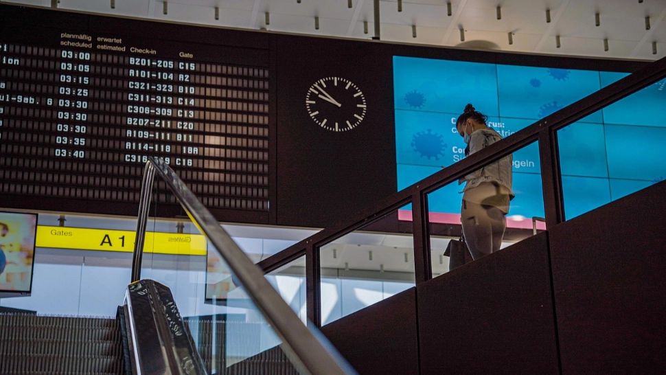 Un copil de 10 ani a fost părăsit de părinți pe aeroport pe motiv că avea pașaportul expirat. Cuplul a plecat în vacanță