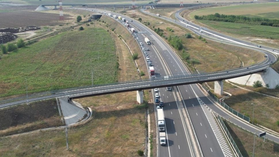 Mare atenție, șoferi! Trafic blocat pe o bretea a autostrăzii A10 din cauza unei deteriorări apărute la o culee 