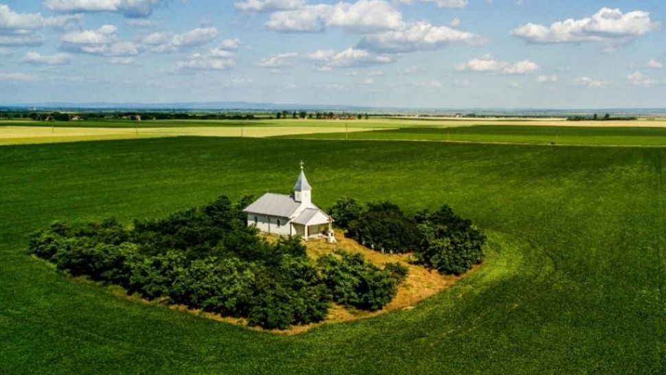 Unde se află "Biserica din Pustietate", locașul a cărei ușă de deschide singură, o dată pe an, cu ocazia sărbătorii de Sfânta Maria Mare