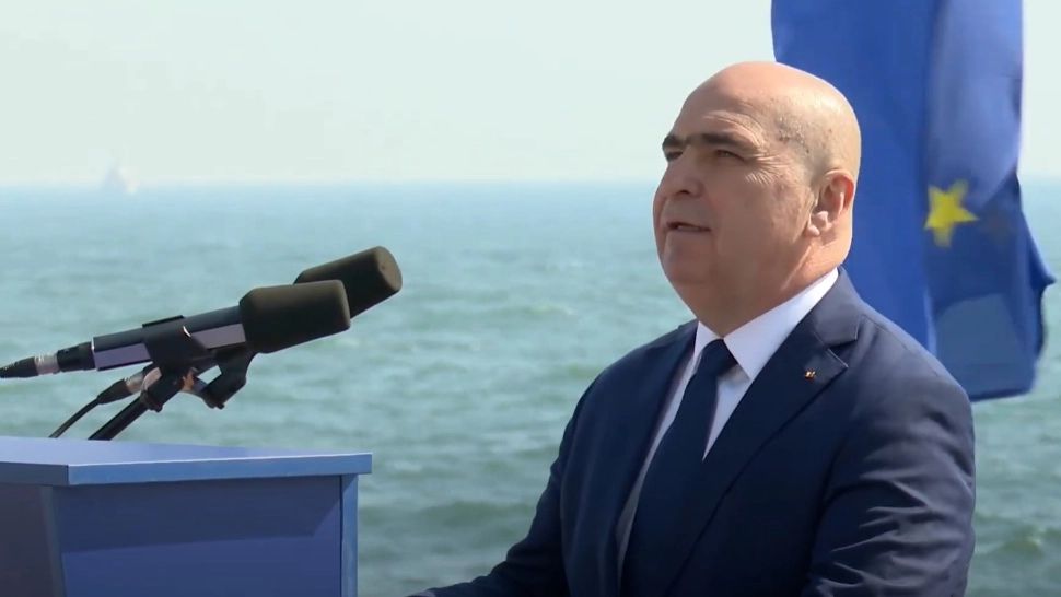 Premierul Bolojan, huiduit de oameni la parada militară de Ziua Marinei la Constanța VIDEO