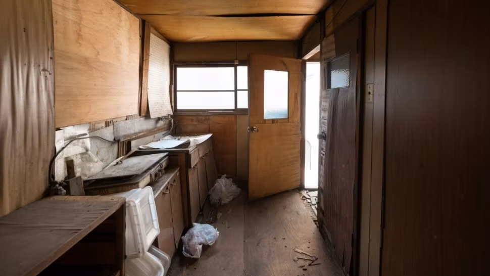 Un proprietar spaniol acuză chiriașii români că i-au distrus apartamentul și au fugit cu mobila și centrala termică