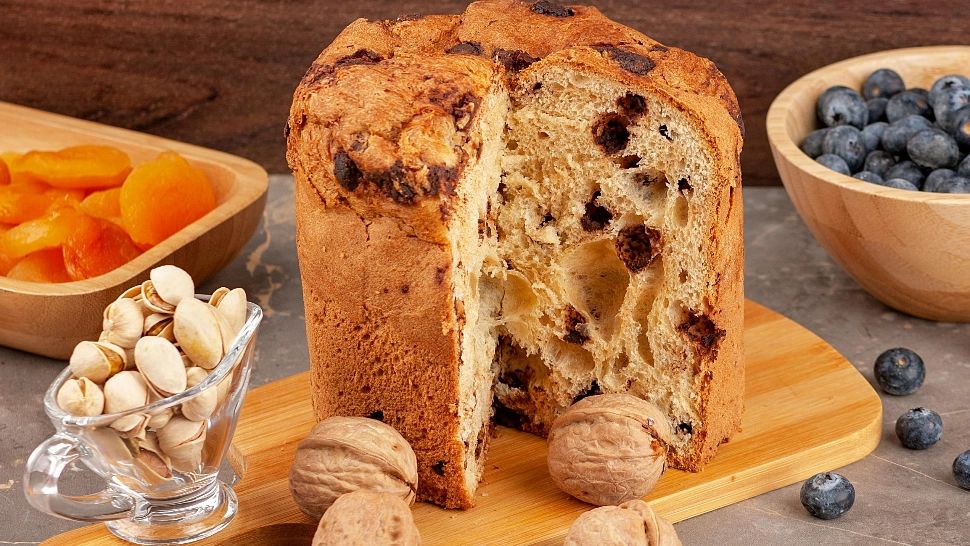 Chec cu caise și nuci. Rețeta unui desert pufos și repede de preparat