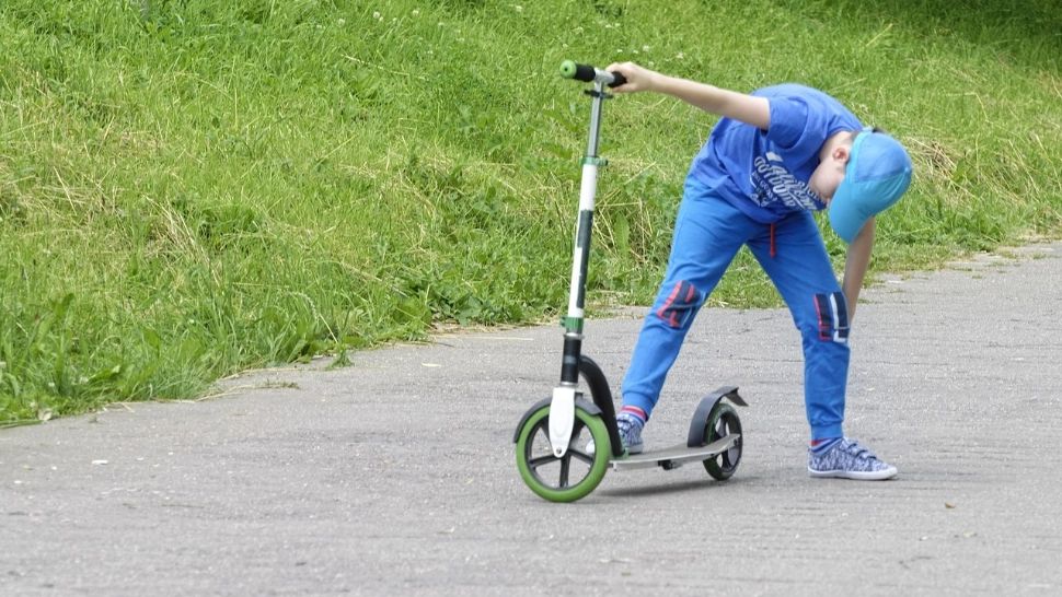  Copil de 8 ani, în stare gravă după un accident cu trotineta electrică