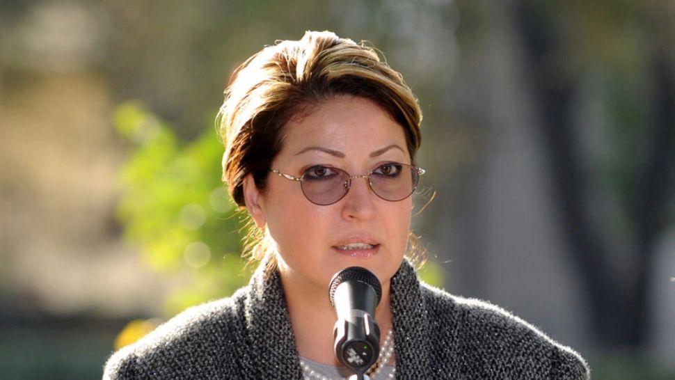 Bugetară de lux la timbre. Șefa Romfilatelia încasează lunar zeci de mii de lei, la doar 52 de ani