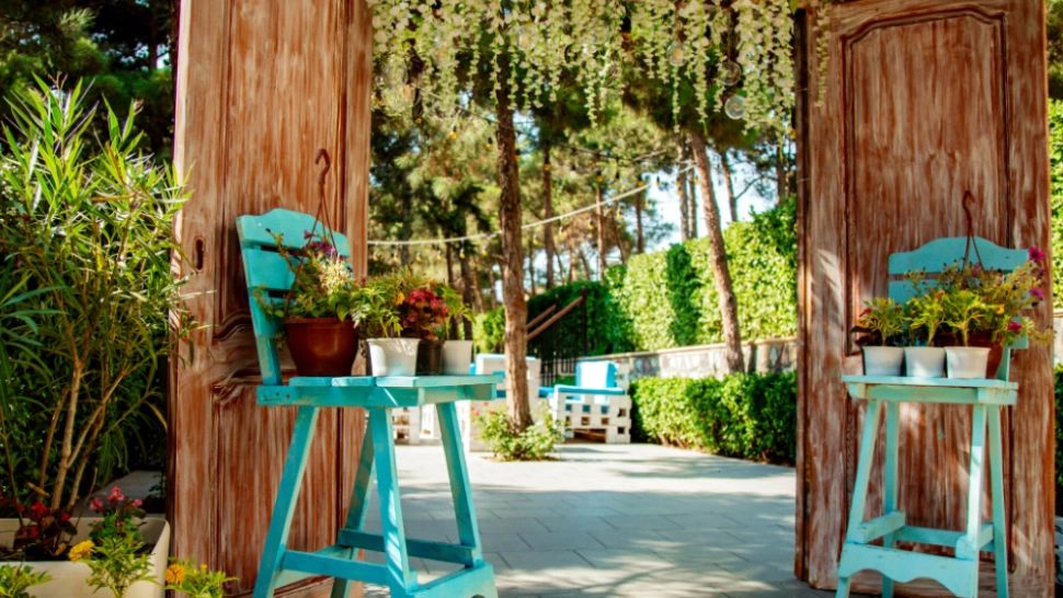 Încă o măsură care arde la buzunare. Românii riscă amenzi uriașe pentru construcții fără autorizație, chiar și în propria curte