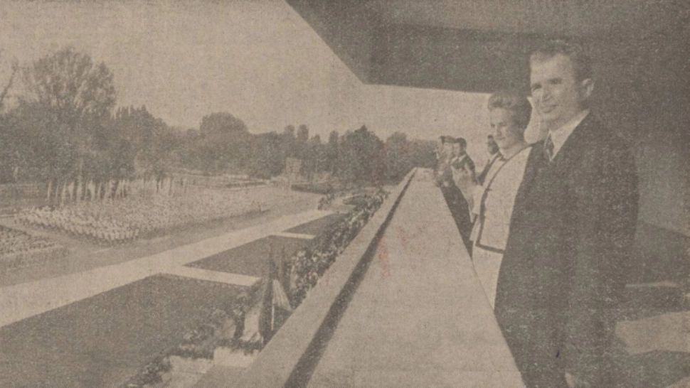 Ultima defilare de 23 August. Blestemul cuplului Ceaușescu a lovit și edificiul de la balconul căruia cei doi au urmărit ceremonia – FOTO