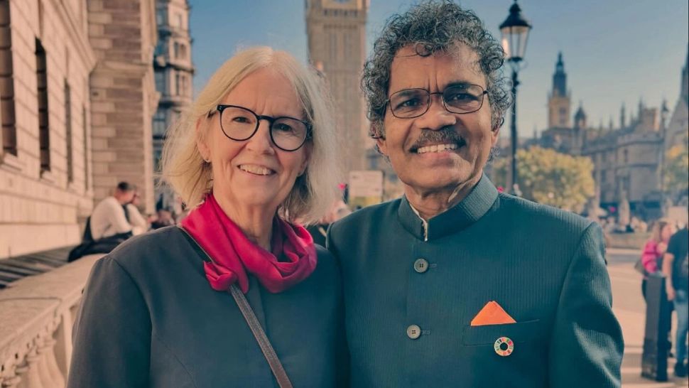 A călătorit peste 4 mii de km cu bicicleta și autostopul pentru marea sa dragoste care i-a fost prezisă încă din copilărie. Povestea incredibilă de viață care i-a inspirat pe cineaști