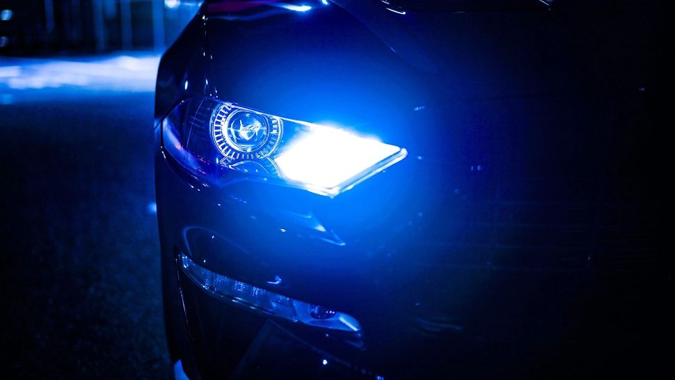 Cod Rutier 2025. Ce se întâmplă dacă circuli cu un bec ars la mașină?