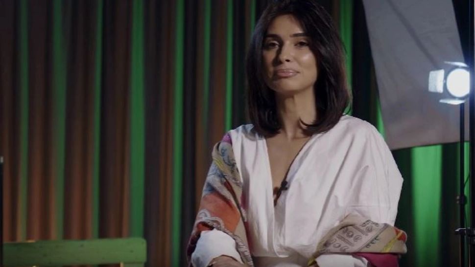 Fostă jurnalistă, menționată într-un dosar de trafic de droguri. Autoritățile au găsit un kg de cocaină și 280.000 de euro