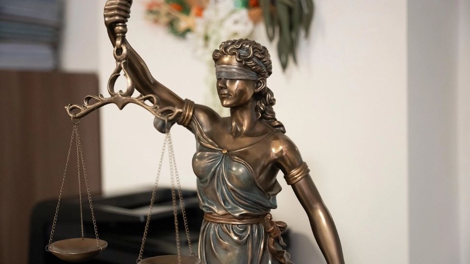 Doi administratori de firmă, cercetați pentru moartea unui muncitor angajat „la negru” într-un incendiu