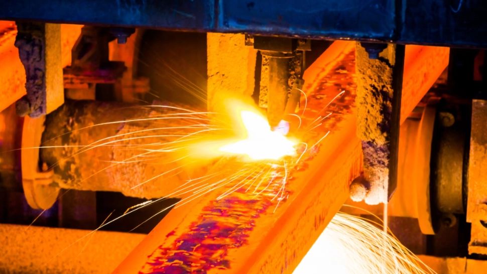 Industria românească se prăbușește. Greii siderurgiei trag obloanele și trimit oamenii în șomaj tehnic