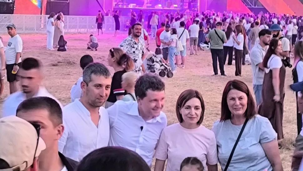 Nicușor Dan s-a dus să danseze la Festivalul Lupilor cu Maia Sandu VIDEO