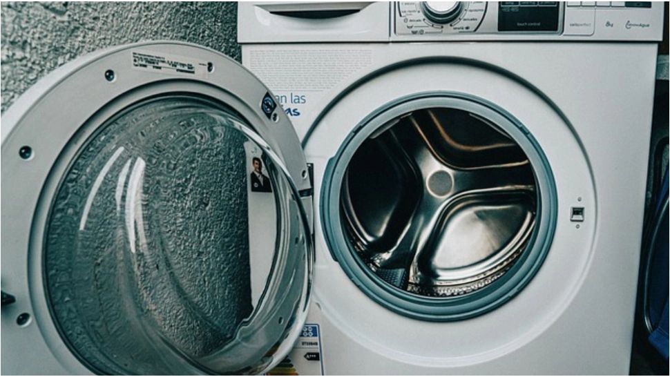 Motivul pentru care face zgomot mașina de spălat atunci când este în funcțiune. Trucul care îi prelungește durata de viață
