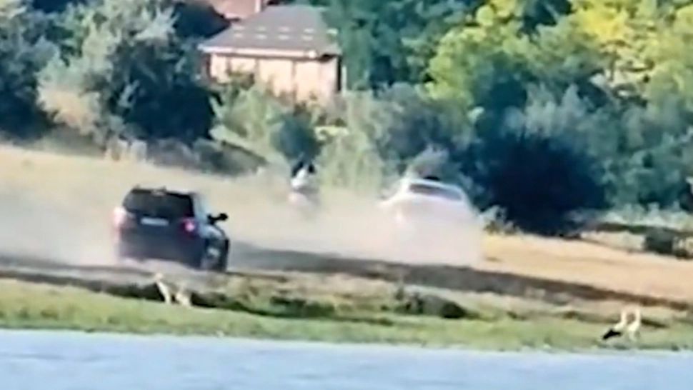 Video. Scene de tot râsul în Vaslui. Polițiștii se chinuie să prindă un motociclist, acesta îi lasă cu praful în ochi