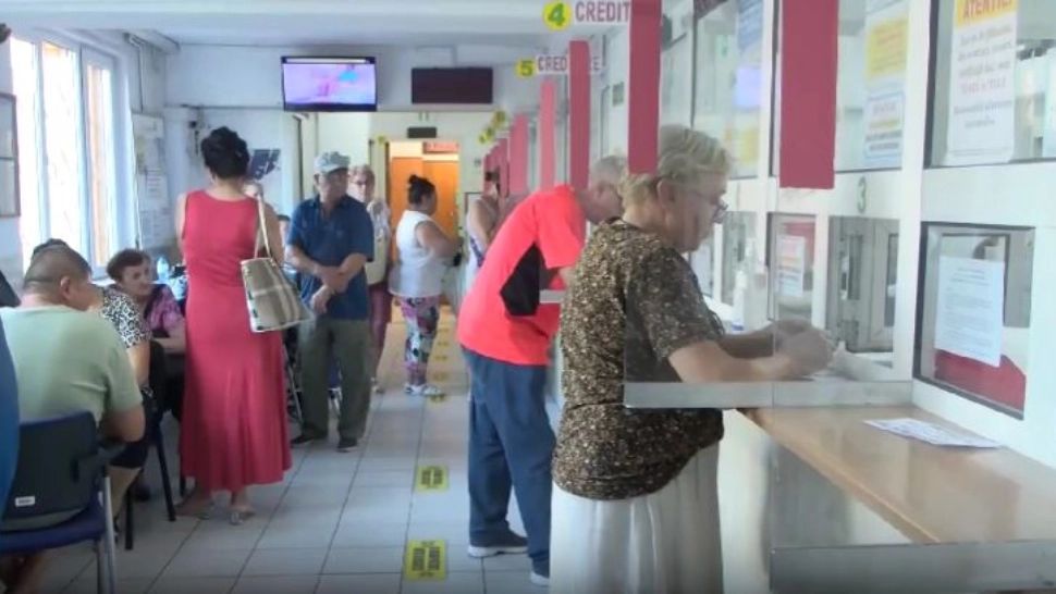 Pensionarii, îngropați de noile taxe și impozite pe pensii