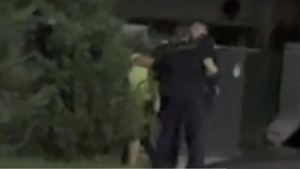 Acuzații grave aduse unor polițiști: o femeie de 57 de ani spune că a fost bătută de oamenii legii