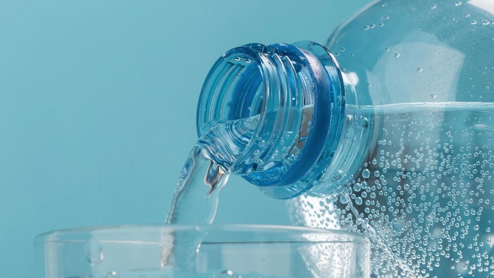 Apa minerală, ideală la dietă! Explicația privind beneficiile uimitoare