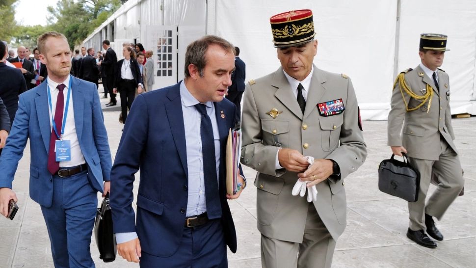 Liderii UE se pregătesc de un potențial război. Franța organizează deja centre de triere a soldaților răniți