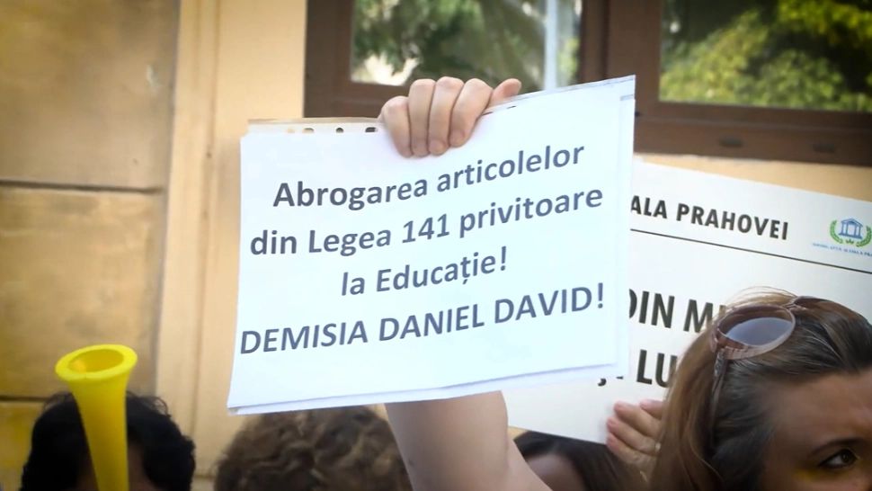Dascălii, a cincea zi de proteste la ușa ministrului Daniel David. Anul școlar 2025-2026 ar putea începe în stradă