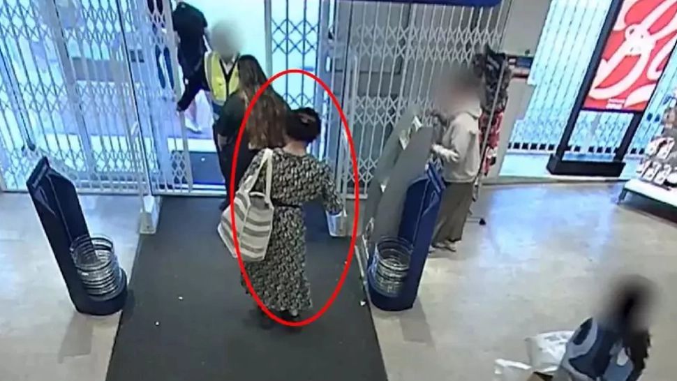 Tânără româncă condamnată în Londra după ce a furat cosmetice de lux de 350.000 de euro. Bianca este mama a trei copii - VIDEO