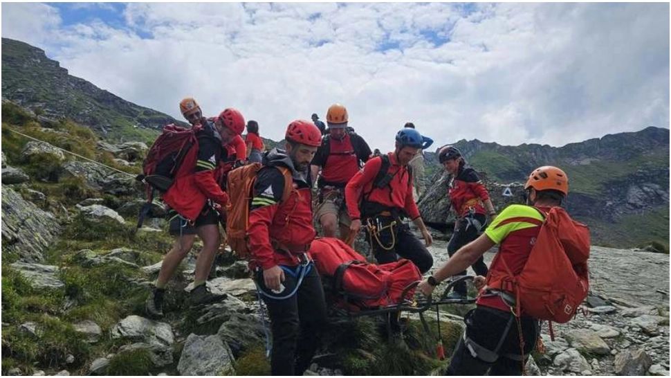 Misiune dificilă pentru salvamontiștii din Sibiu și Argeș. Un cetățean slovac a fost rănit în Munții Făgăraș 