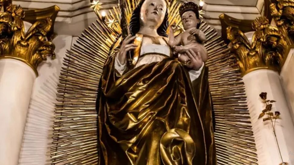 Unde se află cea mai mare statuie făcătoare de minuni! Papa s-a închinat ei când a vizitat România