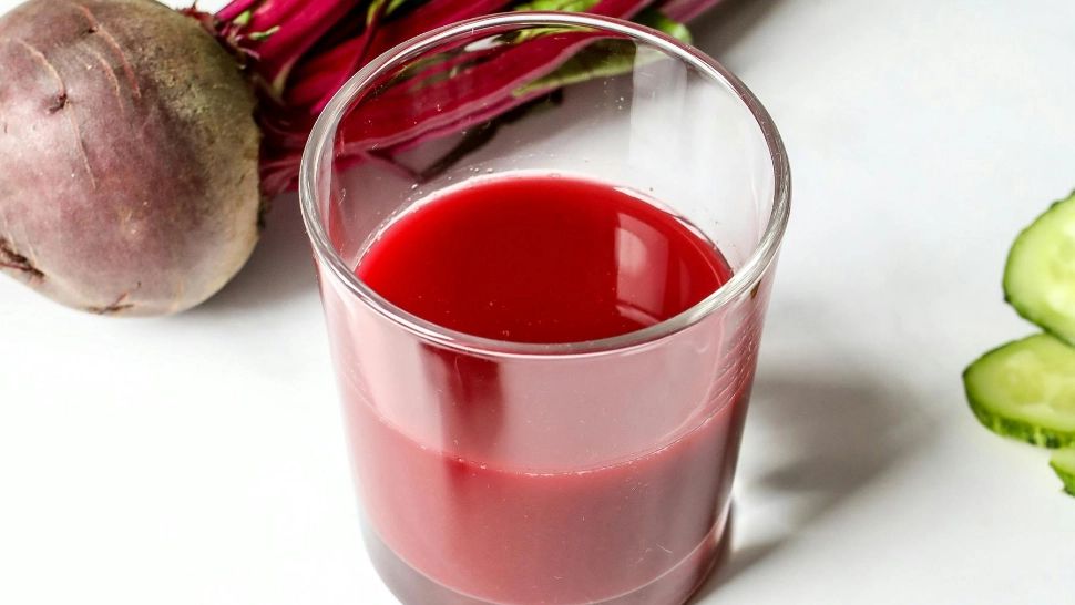 Cine are "interzis" la sucul de sfeclă. Semnal de alarmă tras de un medic