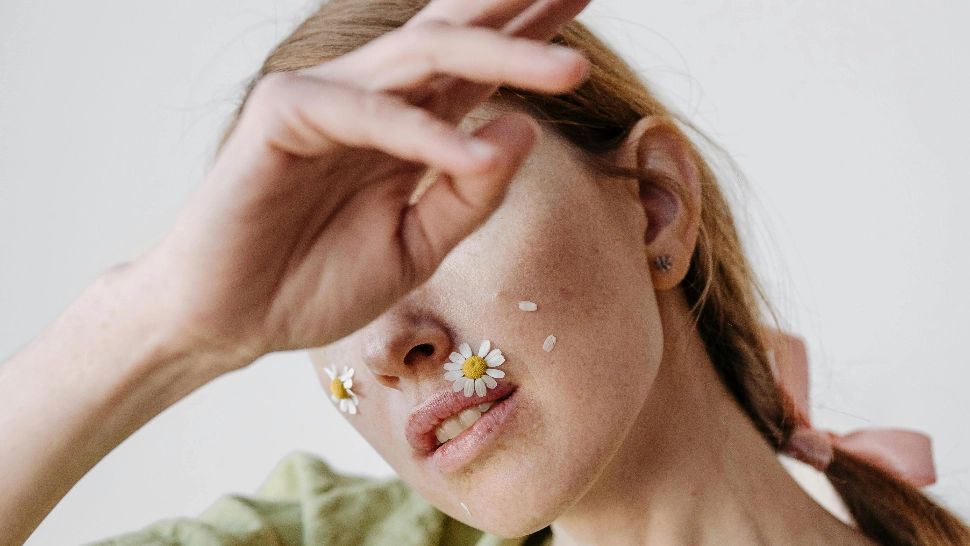 Cum poți preveni îmbătrânirea prematură a pielii. Alimentele la care trebuie să renunți, dacă vrei să te menții tânără mai mult timp