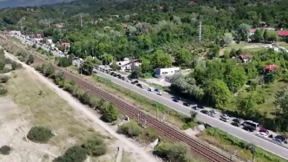 Trafic intens de Sfânta Maria. Blocaje pe Valea Prahovei și autostrăzi, trenuri fără locuri disponibile