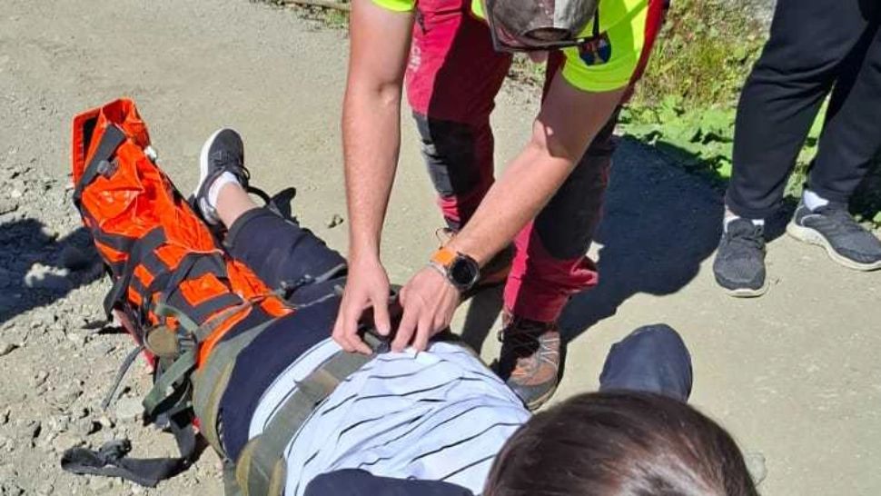 Turistă din Constanța, salvată de salvamontiști după ce s-a accidentat pe munte 