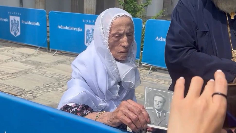 Momente emotionante la căpătâiul lui Ion Iliescu. Familia fostului președinte a ajuns la Cotroceni